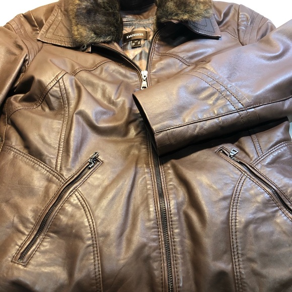 Danier Brown Leather Jacket with Removable Faux Fur trim Women’s Small - Picture 3 of 16